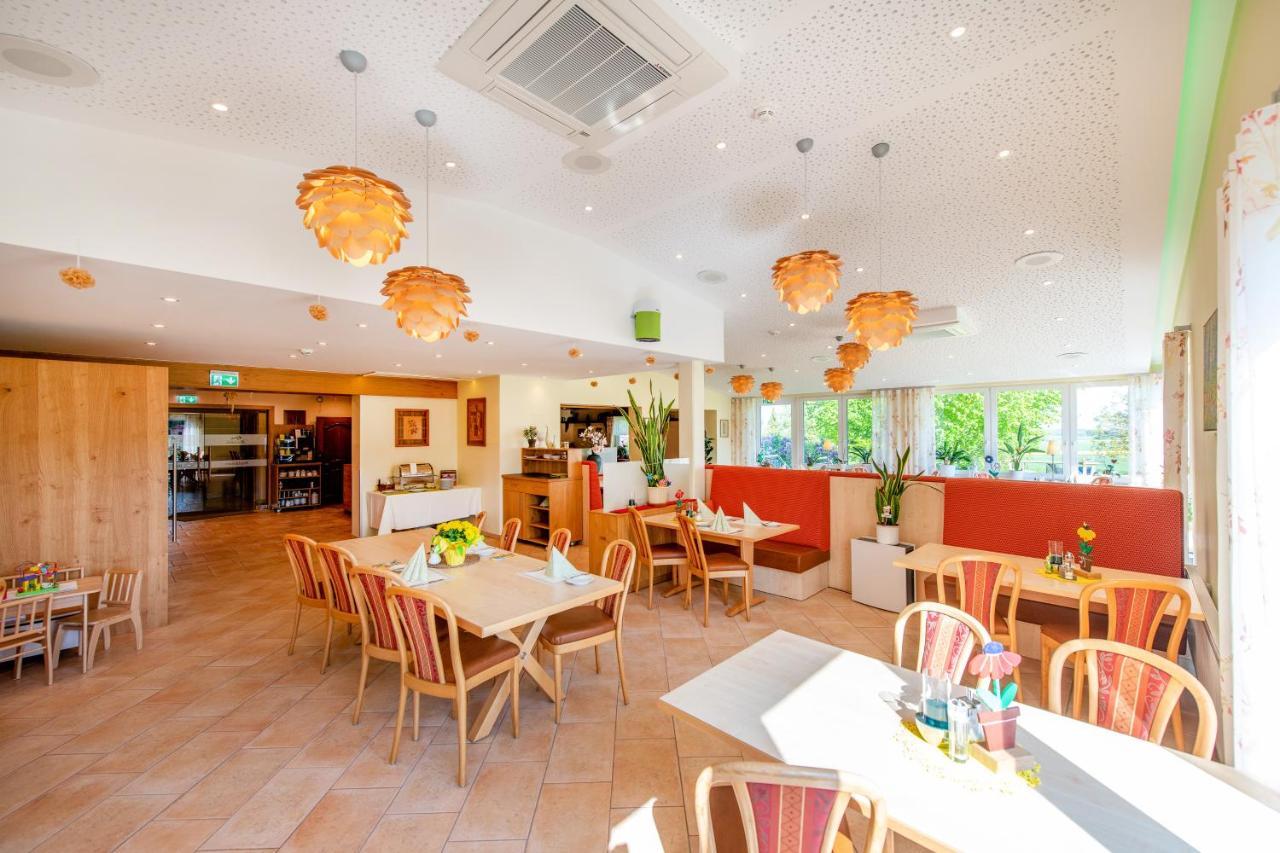 Waldesblick, Hotel-Restaurant Lahr  Bagian luar foto